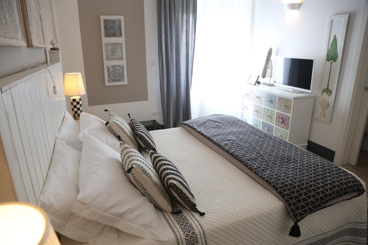 Palazzo Bignami Bed & Breakfast Lecce Ngoại thất bức ảnh